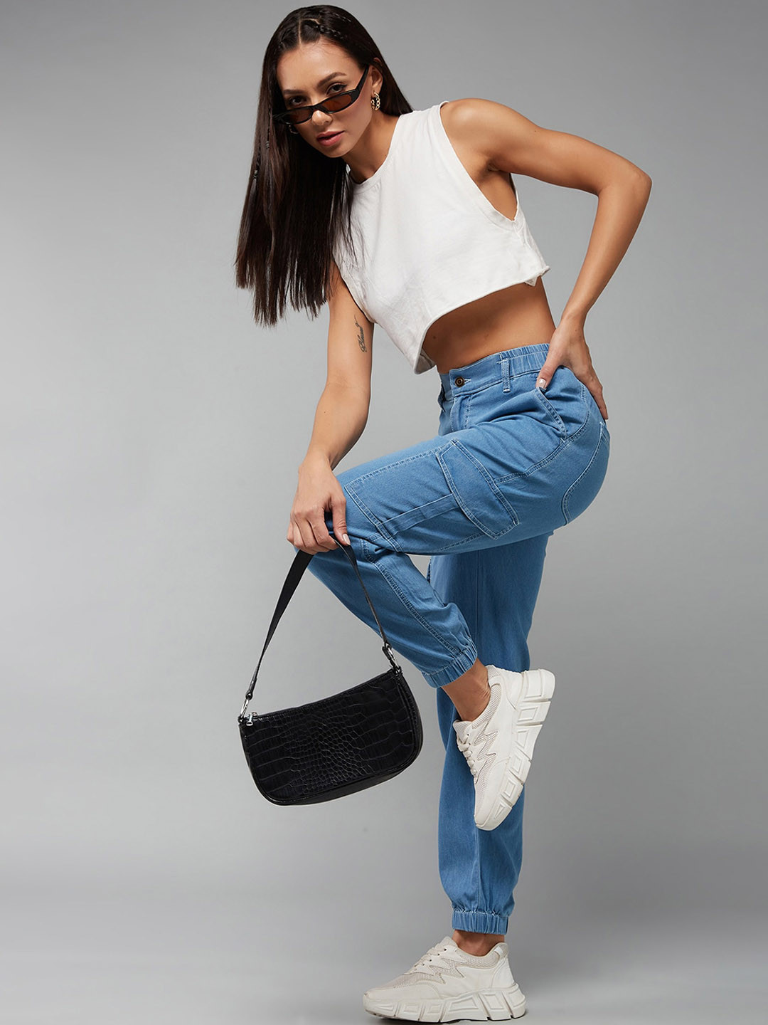 DOLCE CRUDO Women Blue High-Rise Mom Fit Light Weight Stretchable Denim Joggers