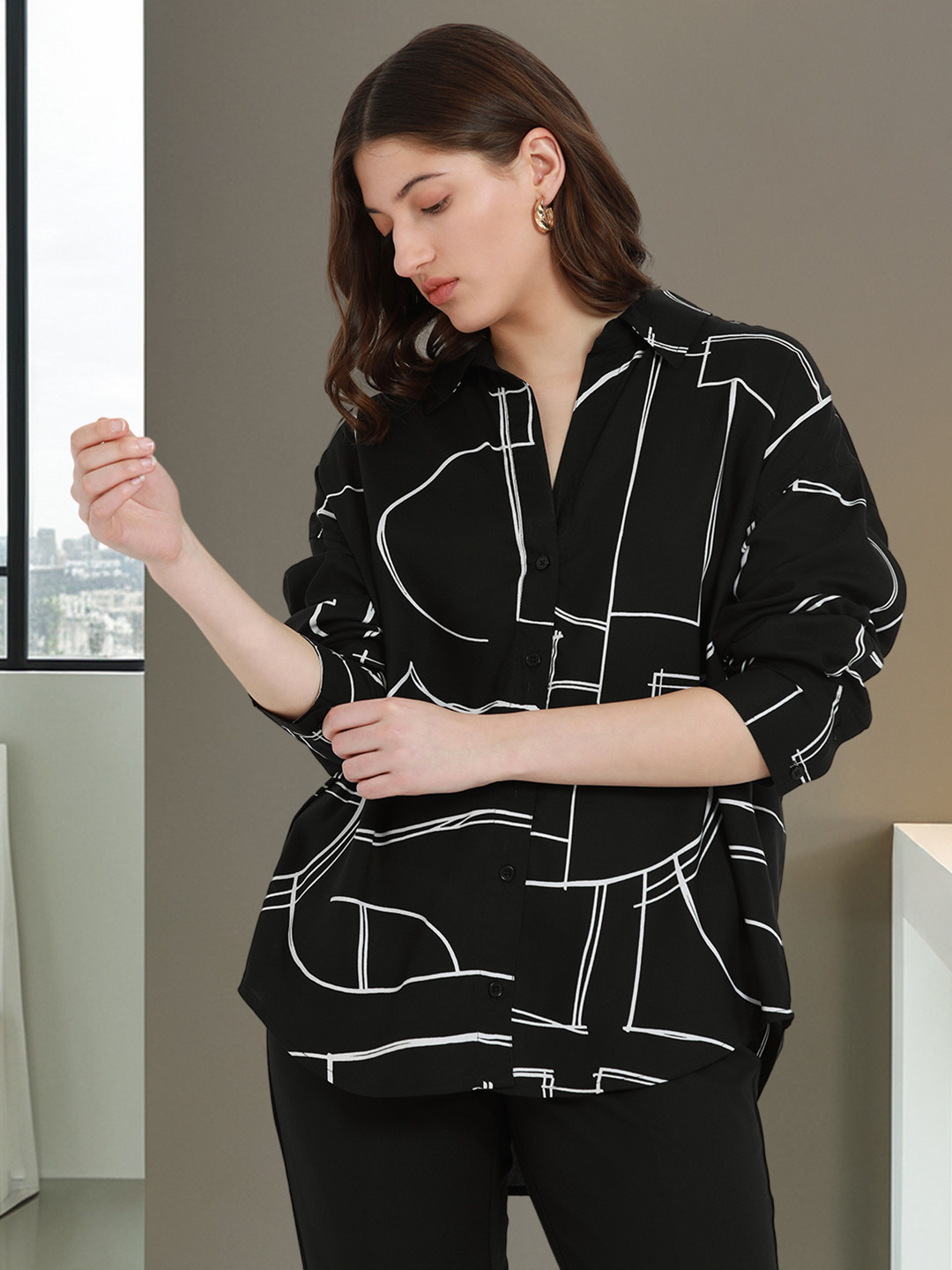 DL Woman Abstract Printed Casual Oversized Shirt