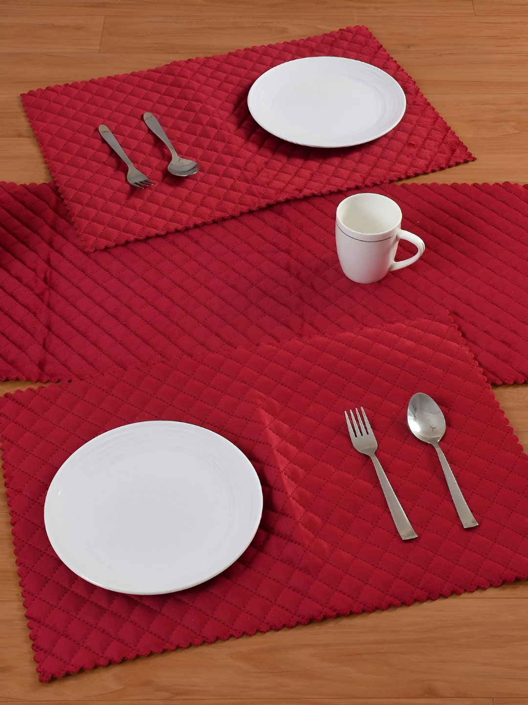 HOMADORN Maroon 5 Pieces Quilted Velvet Table Runner With Placemats