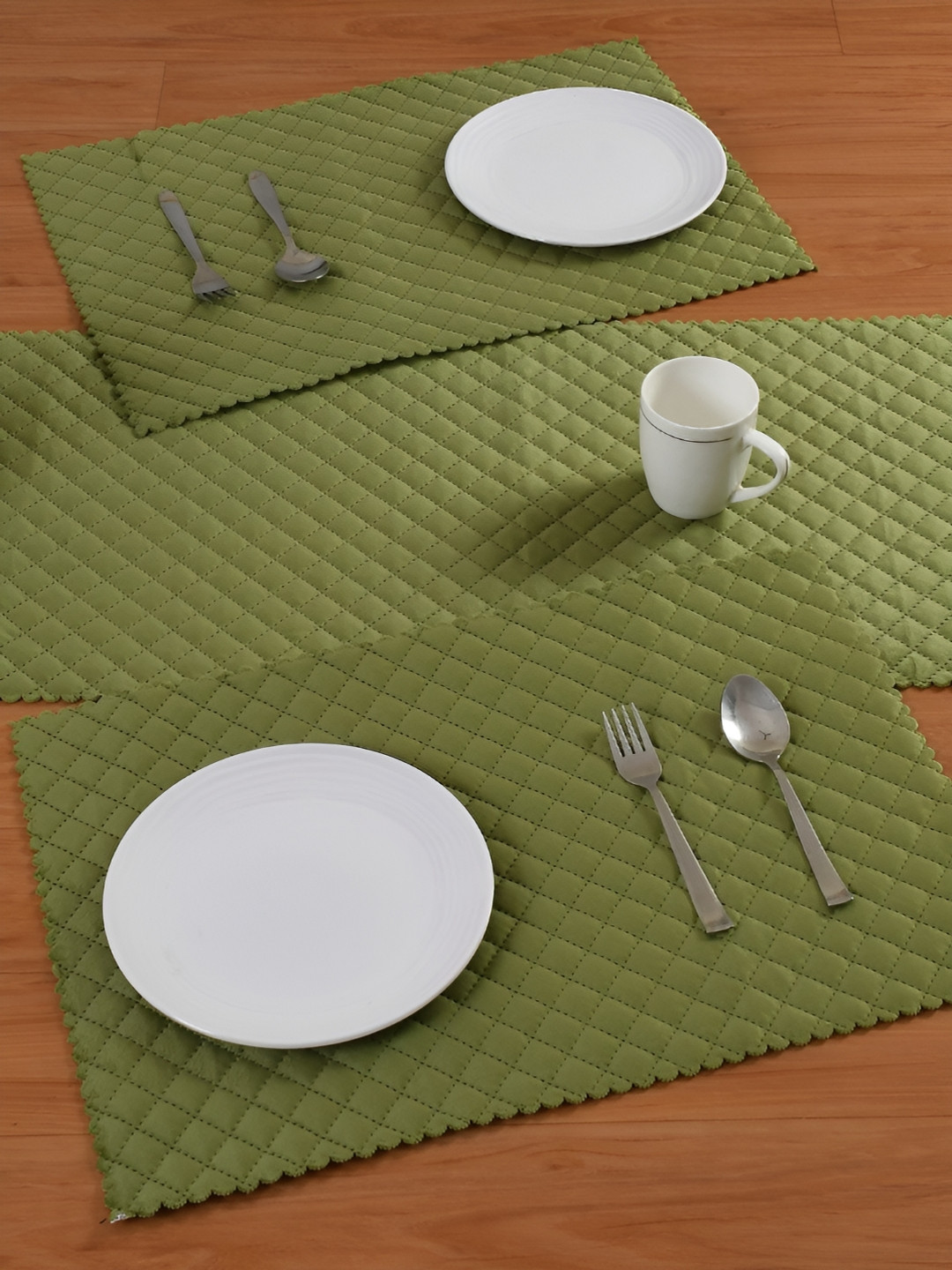 HOMADORN Green 5 Pieces Quilted Velvet Table Runner With Placemats