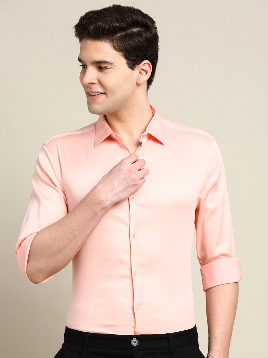 INVICTUS Standard Slim Fit Spread Collar Long Sleeves Cotton Casual Shirt
