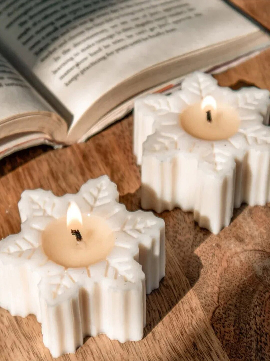 Aromatic Fables Christmas Snowflake 3Pcs 1 Wick Scented Solid Geometric Diyas Candles