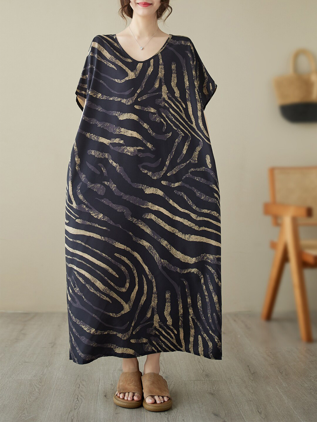 JC Mode Abstract Printed V-Neck Extended Sleeves A-Line Maxi Dress