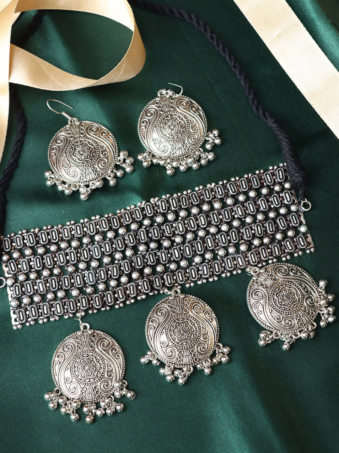 Ozanoo Silver Plated Oxidised Broad Choker Necklace Set