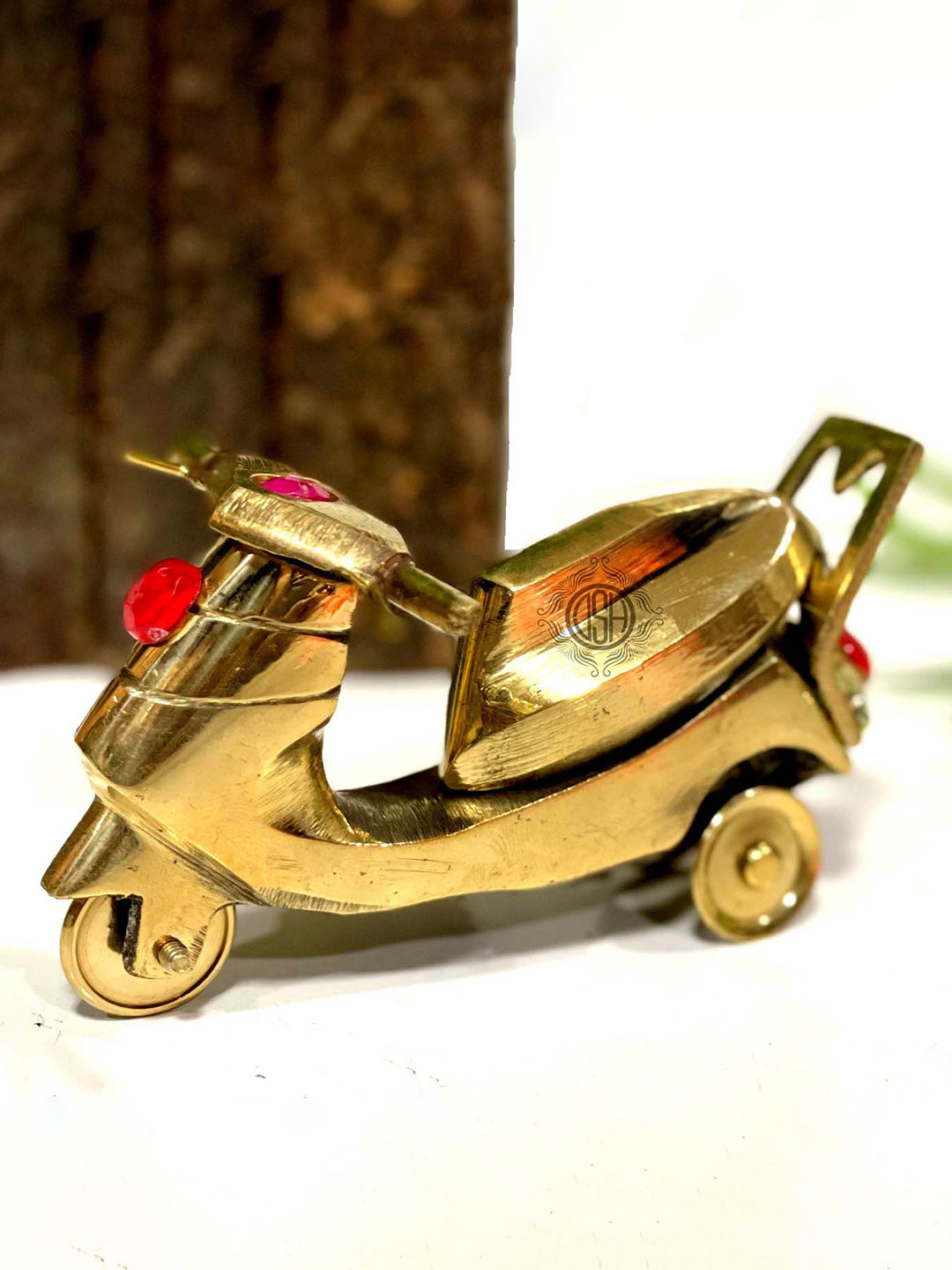 DSH Crafting Your Curiosity Scoty Gold Brass Metallic Living Room Small Showpiece - 2.4 Inches