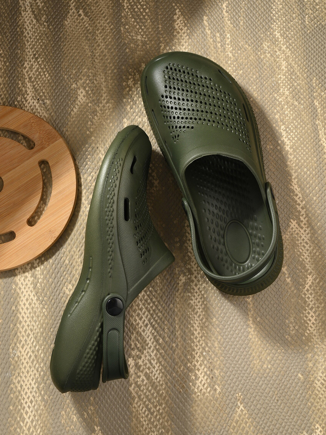 AfroJack Men Self Design Croslite Clogs