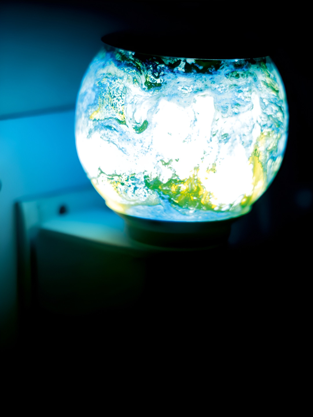 Gojeeva Blue & White Camphor Diffuser Glass With Switch