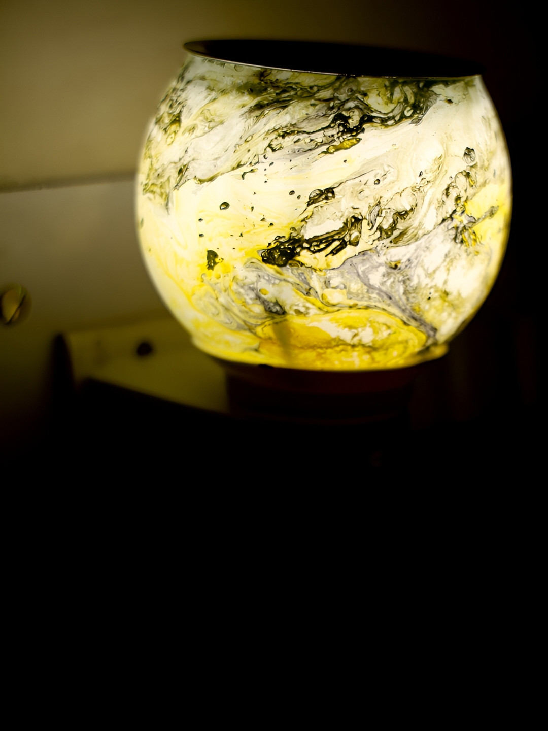 Gojeeva White & Yellow Camphor Diffuser Glass With Switch