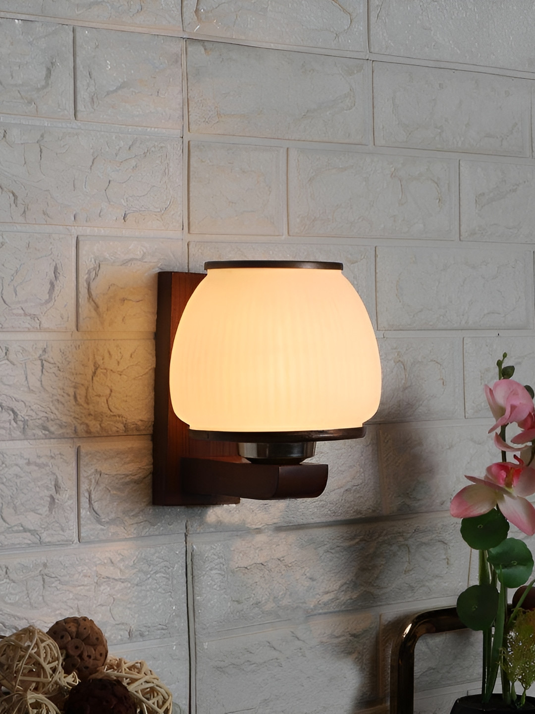 ELIANTE Brown and White Wooden Contemporary Abstract Shaped Wall Lamp