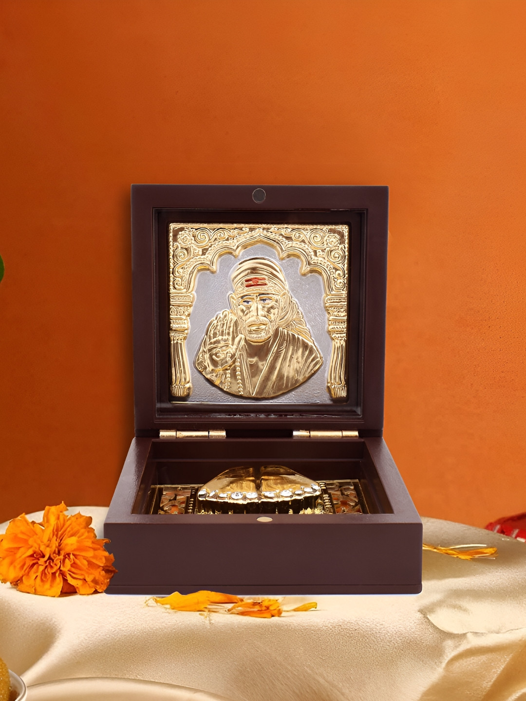 INTERNATIONAL GIFT Gold-toned Sai Baba With Charan Paduka Gift Set