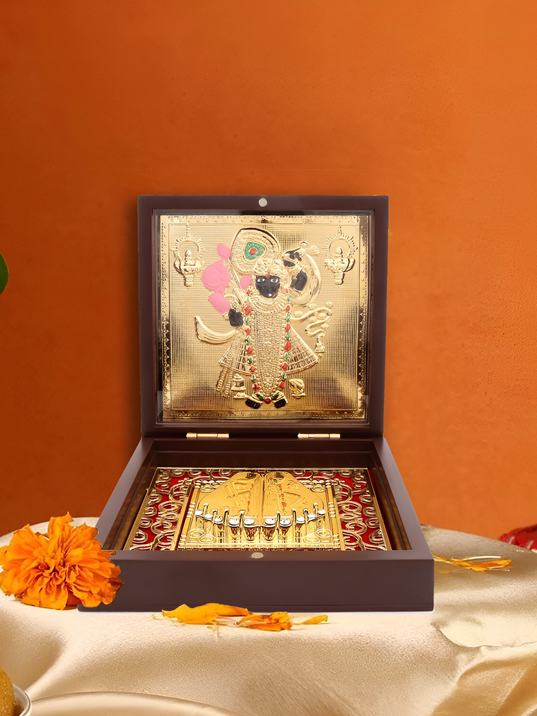 INTERNATIONAL GIFT Goldtoned and Brown Banke Bihari With Charan Paduka Gift Set