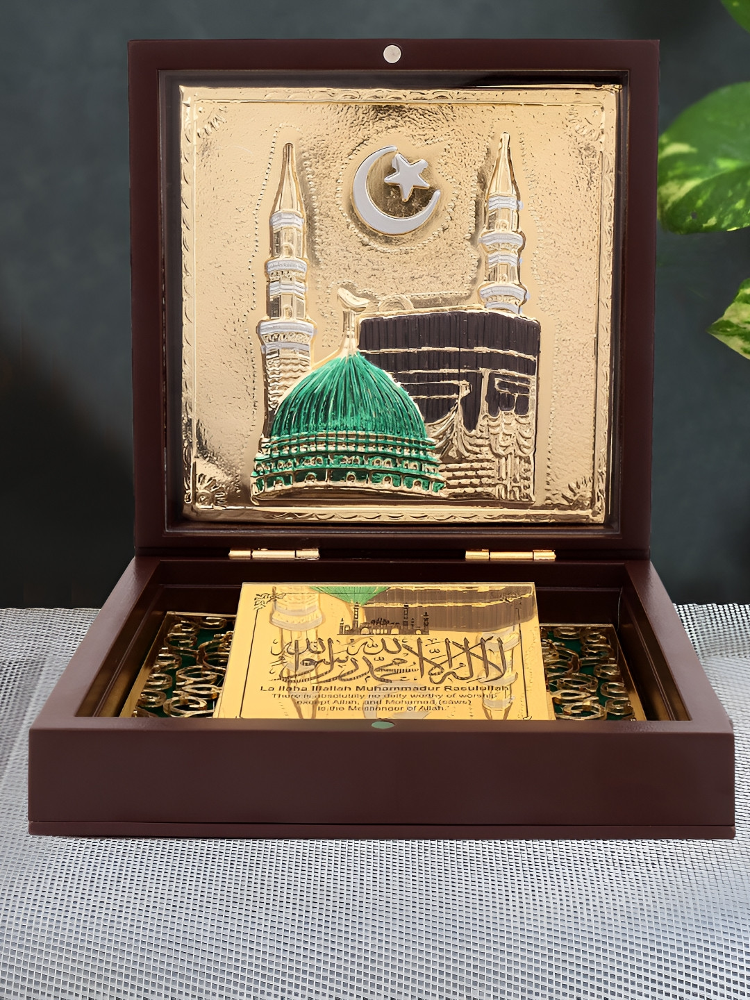 INTERNATIONAL GIFT Gold Toned Makka Madina Islamic Gift Set