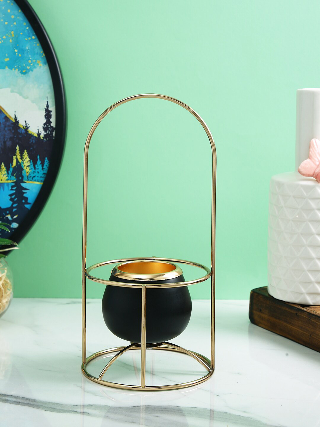 TAYHAA Regal Radiance Golden Metal Candle Holder