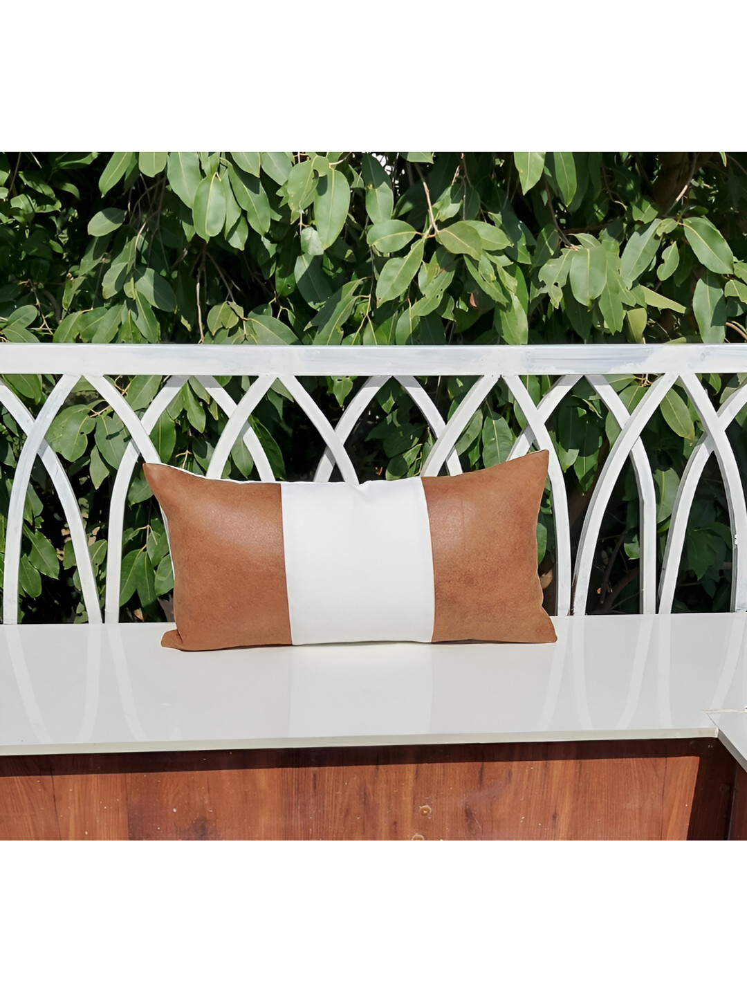 THROWPILLOW Bown & White Rectangle Cushion Covers