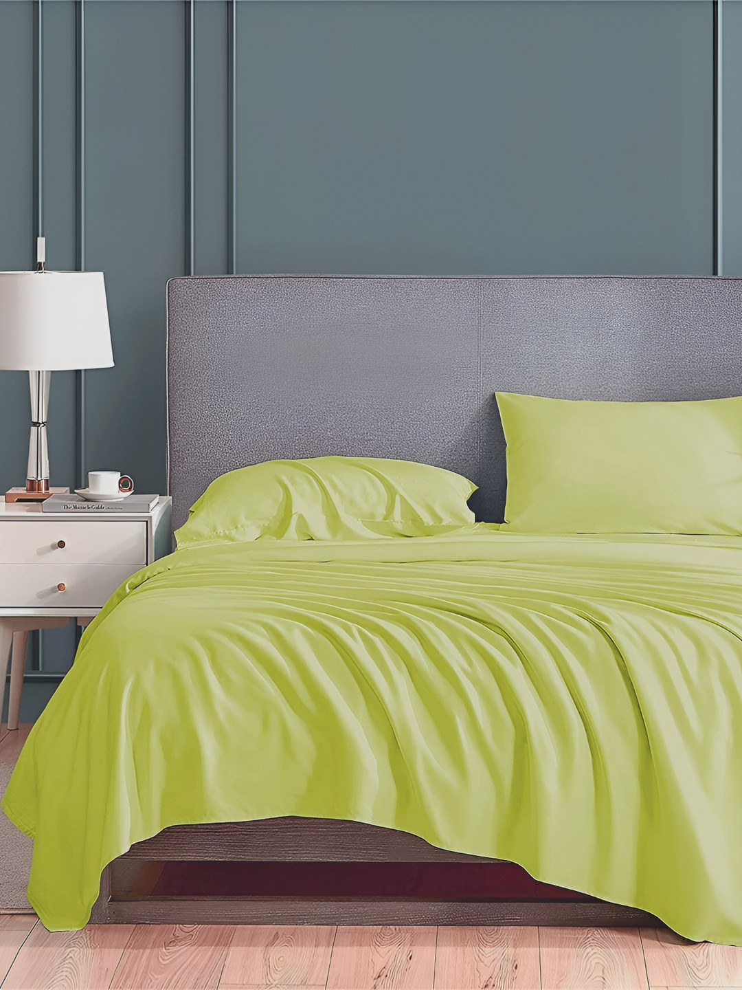 Bevi Sea Green Microfiber 180 TC King Fine Bedsheet with 2 Pillow Covers-90 x 90 inches