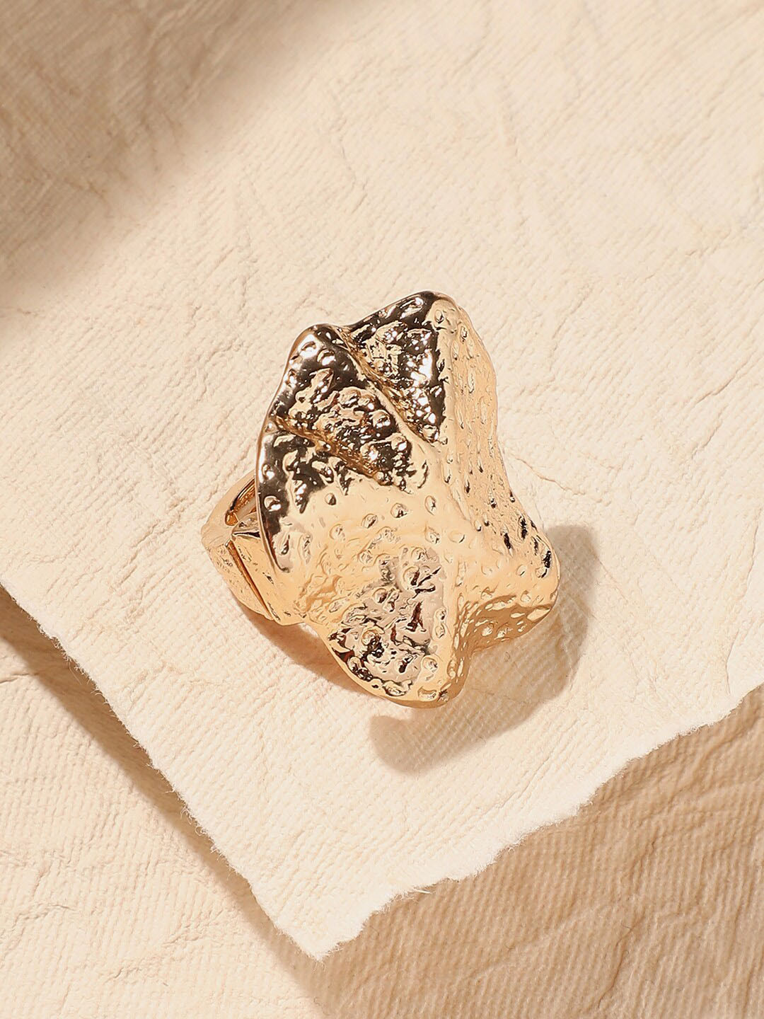 SOHI Gold-Plated Star Wave Statement Finger Ring