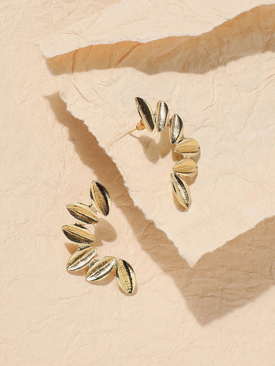 SOHI Gold-Plated Artificial Stones-Studded Ear Cuff