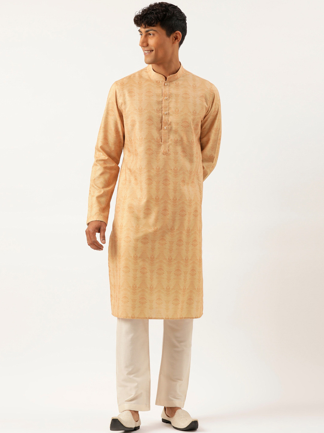TheEthnic.Co Chevron Printed Straight Kurta with Pyjamas