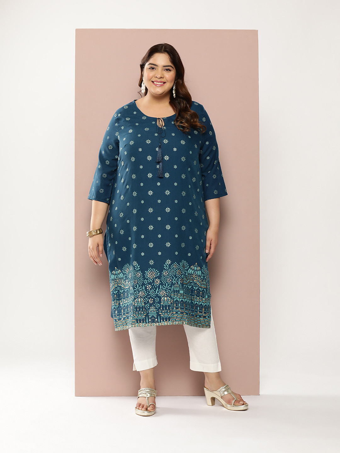 Sztori Plus Size Foil Print Tie-Up Neck Kurta