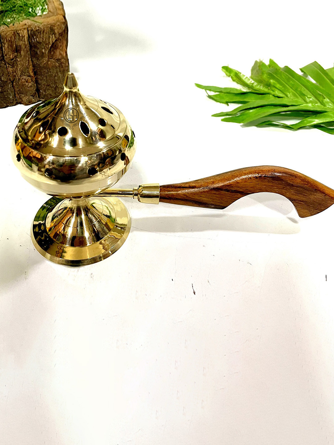 DSH Crafting Your Curiosity Goldtoned & Brown Brass Doop Dani with Wooden Handle