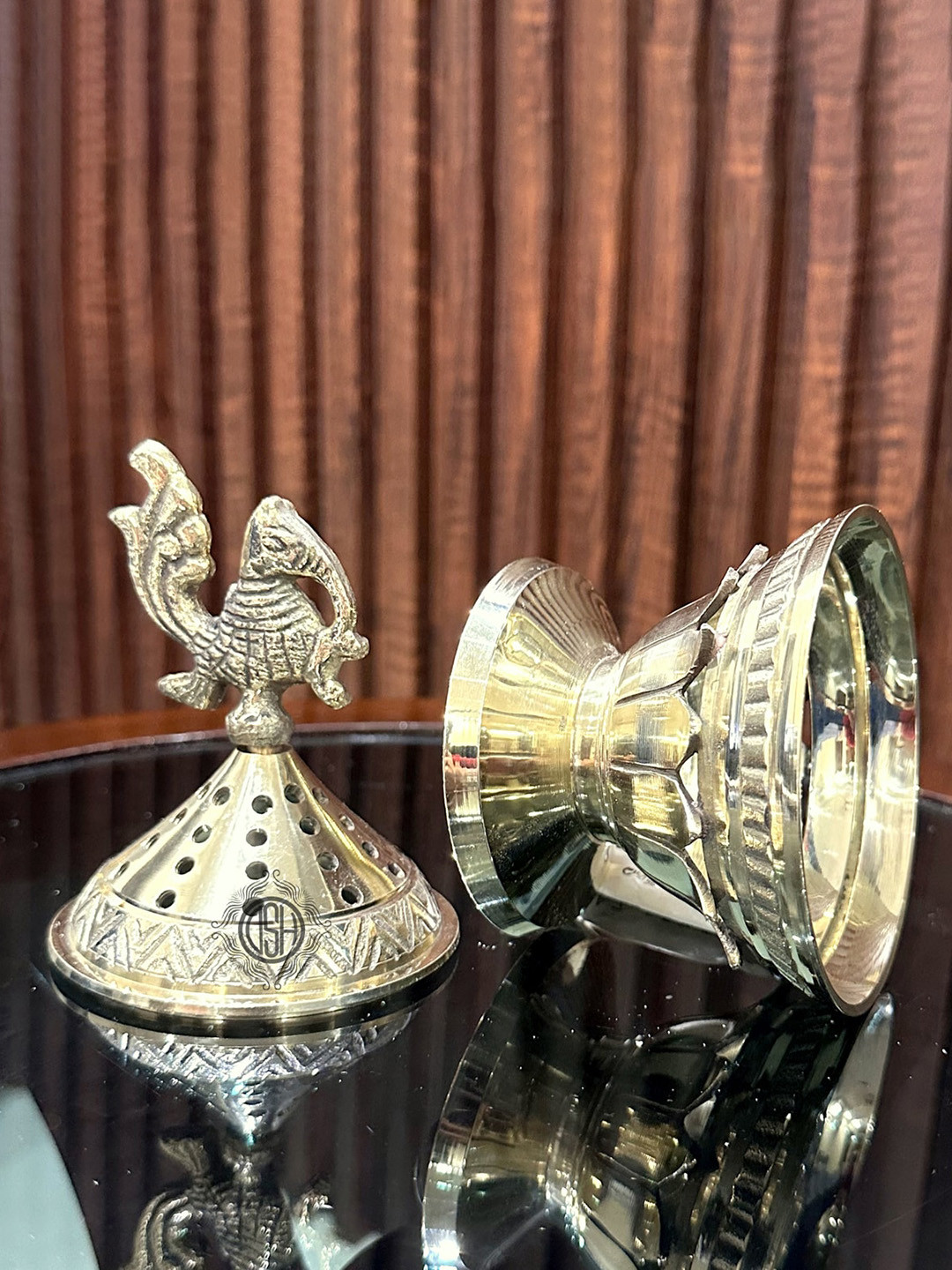 DSH Crafting Your Curiosity Metallic toned Brass Textured Doop Dani