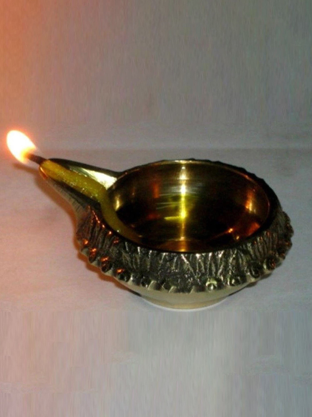 DSH Crafting Your Curiosity 6 Pieces Gold Textured Brass Diya