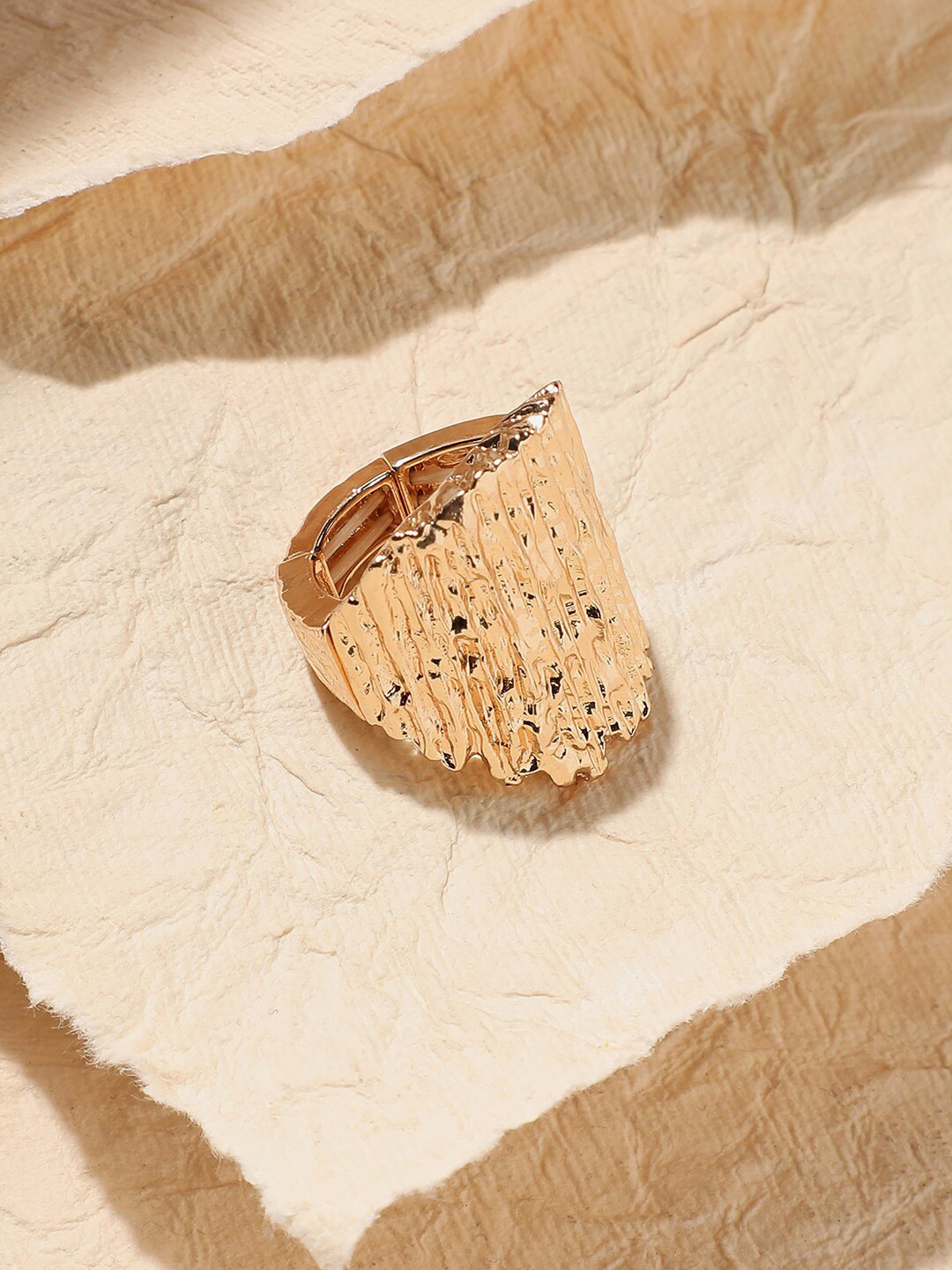 SOHI Gold-Plated Cocktail Finger Ring