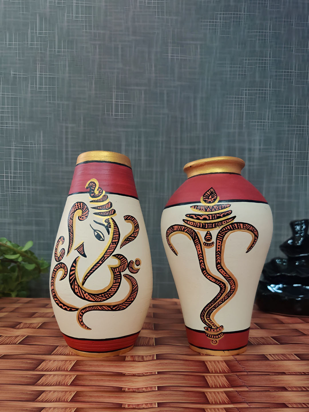 ARTYSTA BEAUTIFYING LIVES Beige & Red 2 Pieces Printed Teracotta Flower Vases