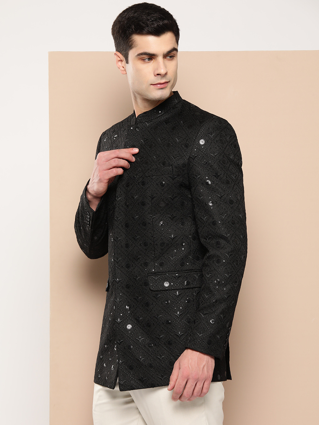 INVICTUS Embroidered & Sequinned Slim Fit Bandhgala Party Blazer