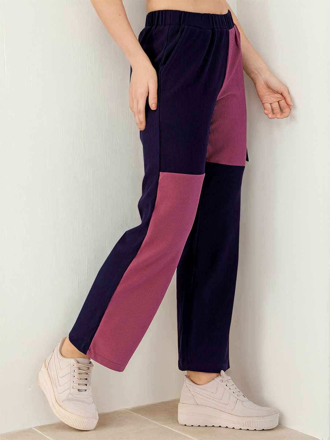 Freehand by The Indian Garage Co Women Colourblocked Mid Rise Cargos Trousers