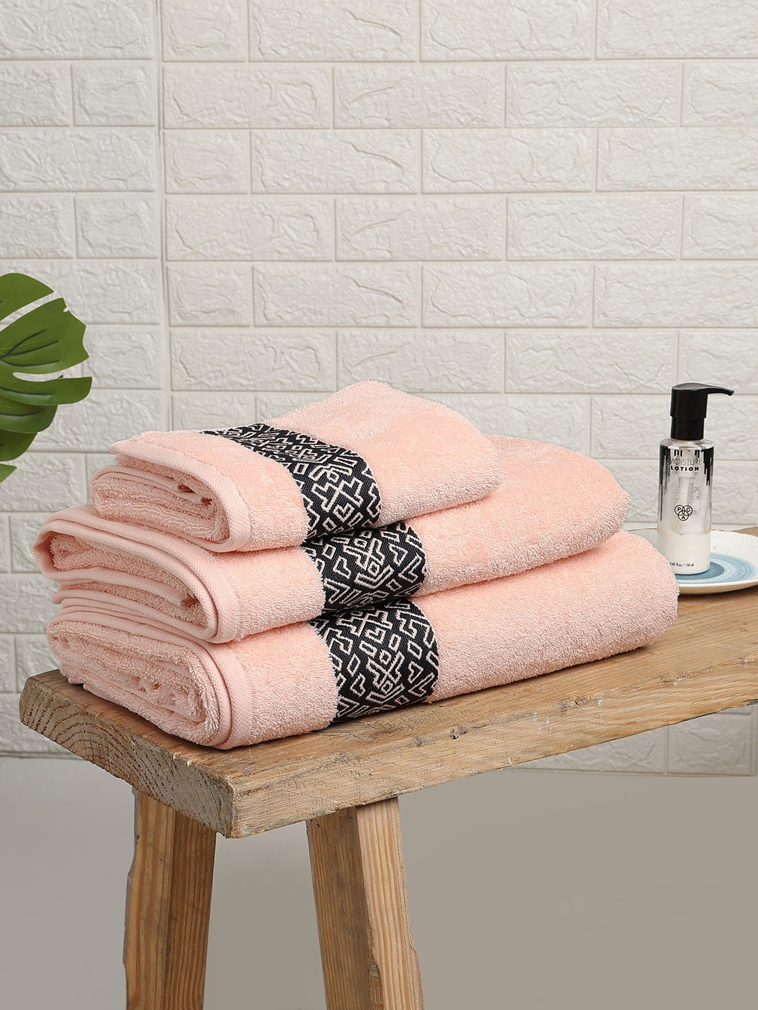 SPACES Aurum Pink & Black 3 Pieces Geometric Self Design Pure Cotton 500 GSM Towel Set