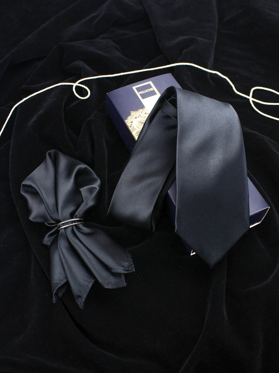 Peluche Men Neck Tie & Pocket Square Set
