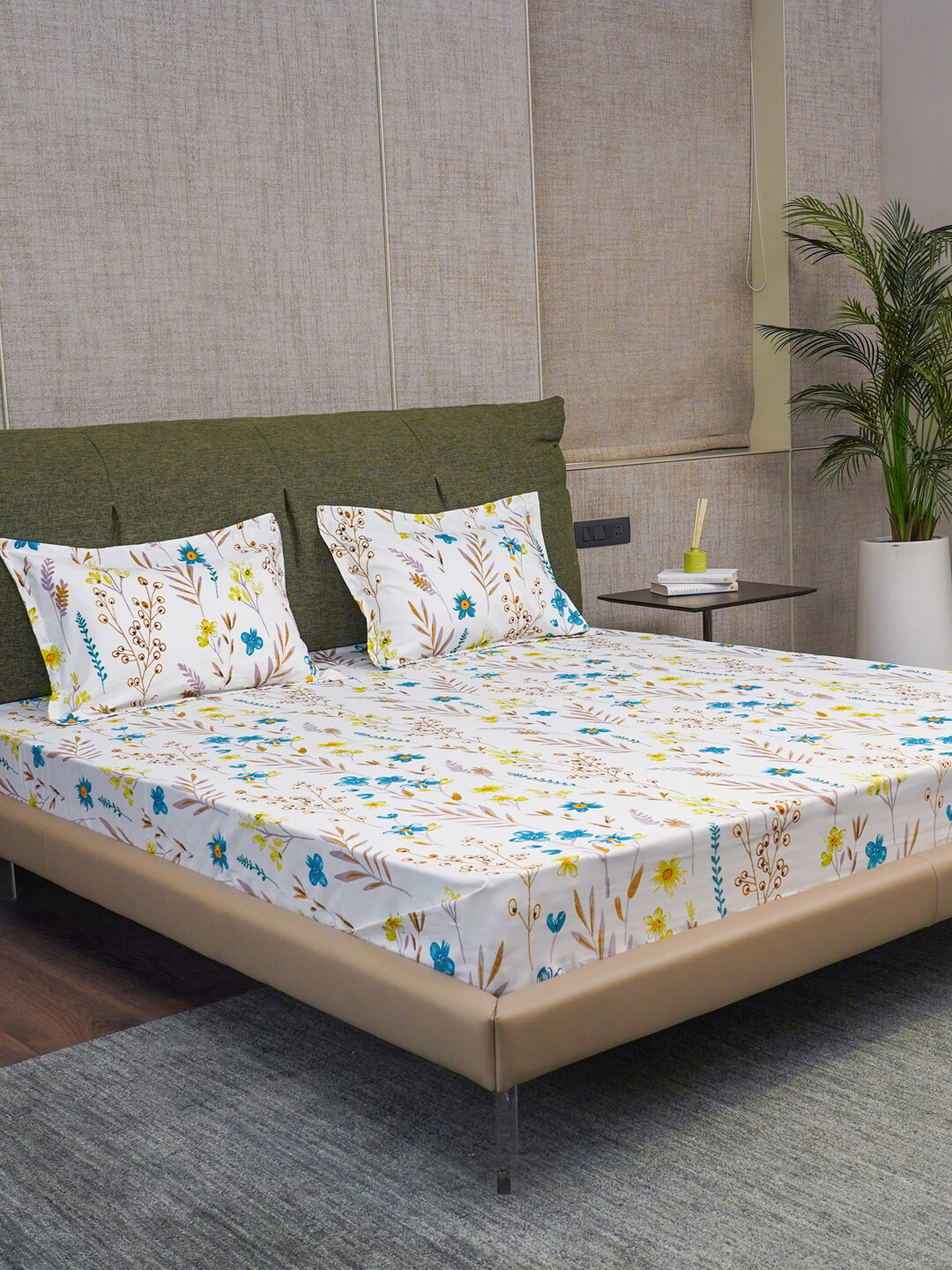 URBAN SPACE France Floral Cotton 200 TC King Bedsheet with 2 Pillow Covers