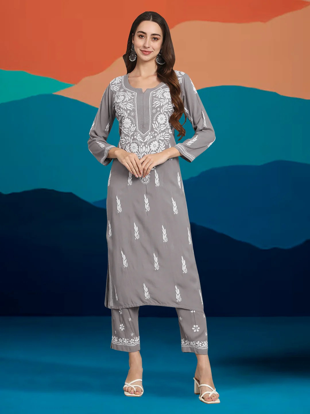 PARAMOUNT CHIKAN Embroidered Lucknowi Chikankari Straight Kurta with Palazzos