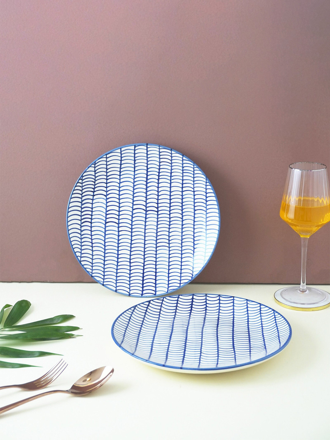 The Decor Mart 2 Pieces Blue & White Sweep Pattern Ceramic Matte Plates