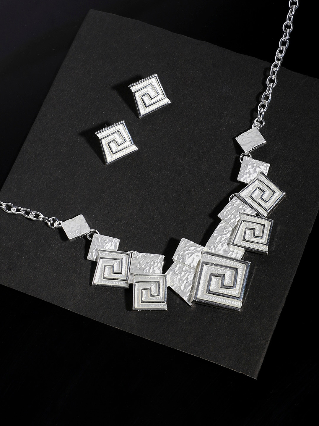 DressBerry Silver-Toned Silver-Plated Square Swirl Necklace With Earrings
