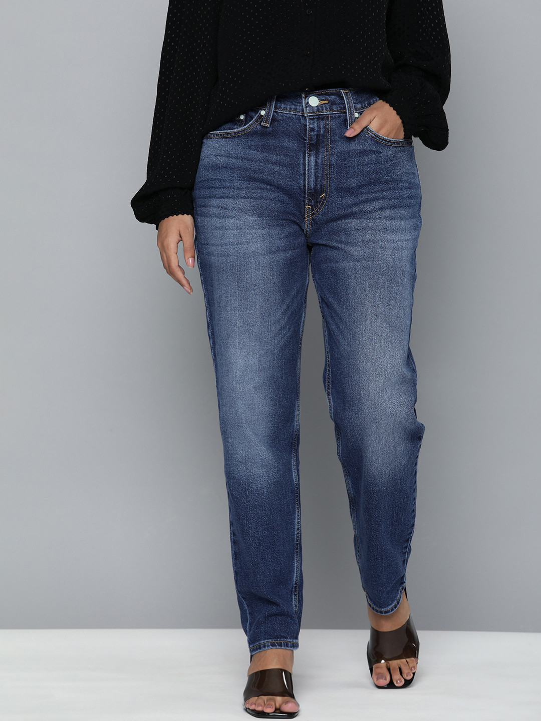 Levis Women High-Rise 80s New Mom Loose Fit Stretchable Jeans