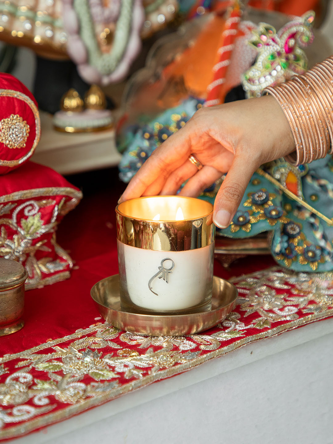 Seva Home Divine Shree Enchante Scented 2 Wick Scented Solid Geometric Regular Jar Candles