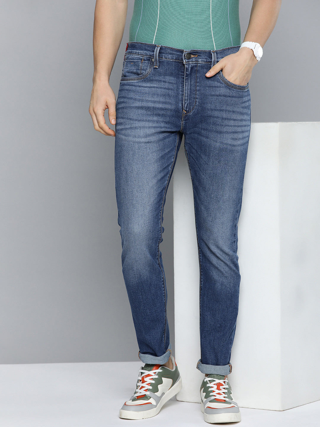 Levis Redloop Men Low-Rise 521 Slim Tapered Fit Heavy Fade Stretchable Jeans