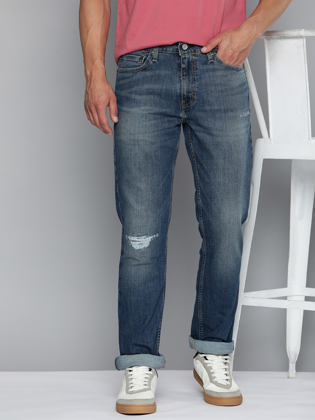 Levis Men 511 Slim Fit Low Distress Light Fade Stretchable Low-Rise Jeans