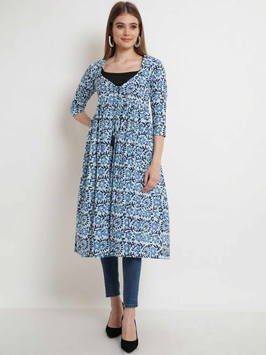 COTLAND FASHION Ethnic Motifs Printed Tasselled Longline Shrug