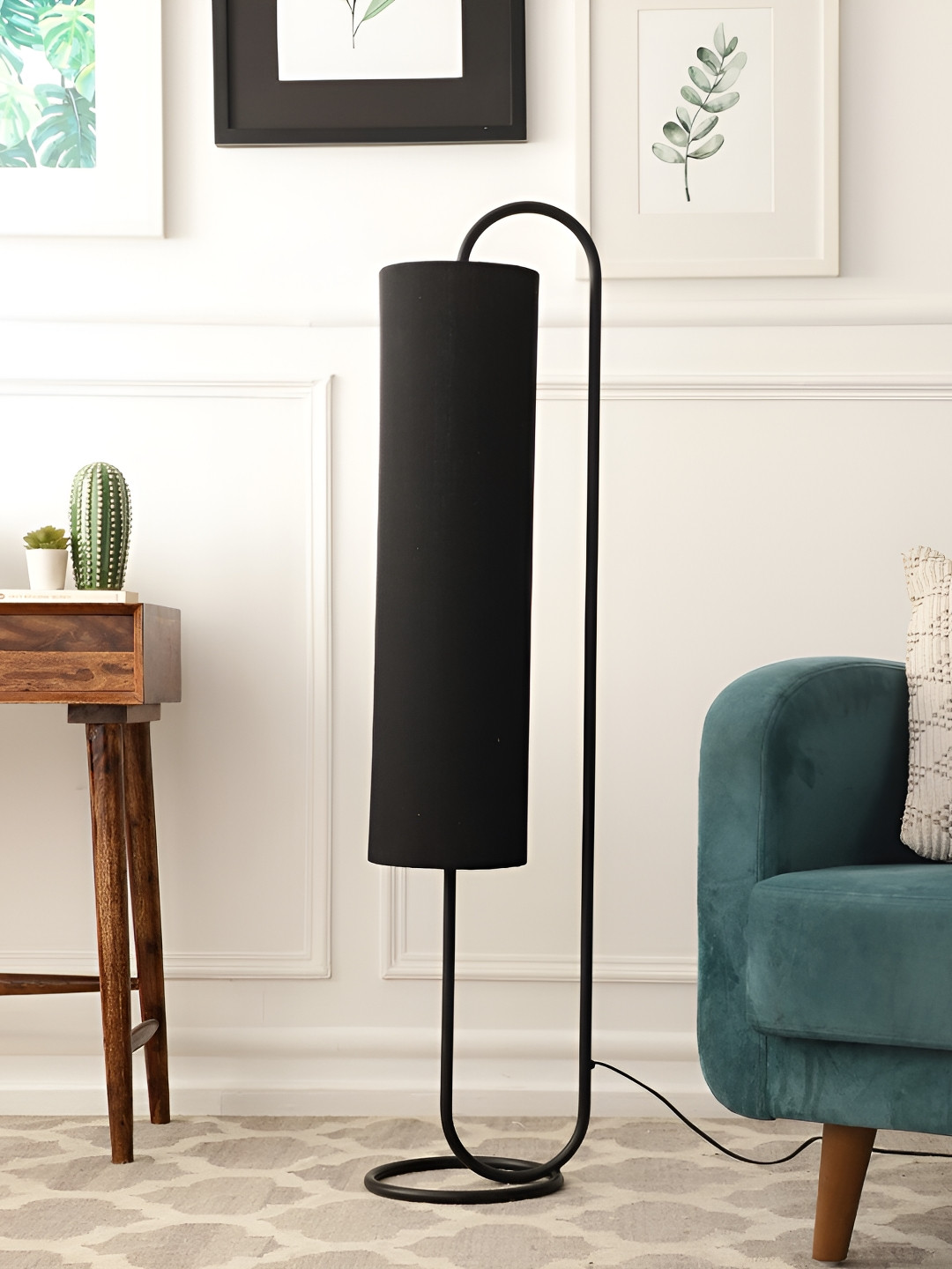 Decor de Maison Graceful Black Cylinder Contemporary Curve Floor Lamp With Stand