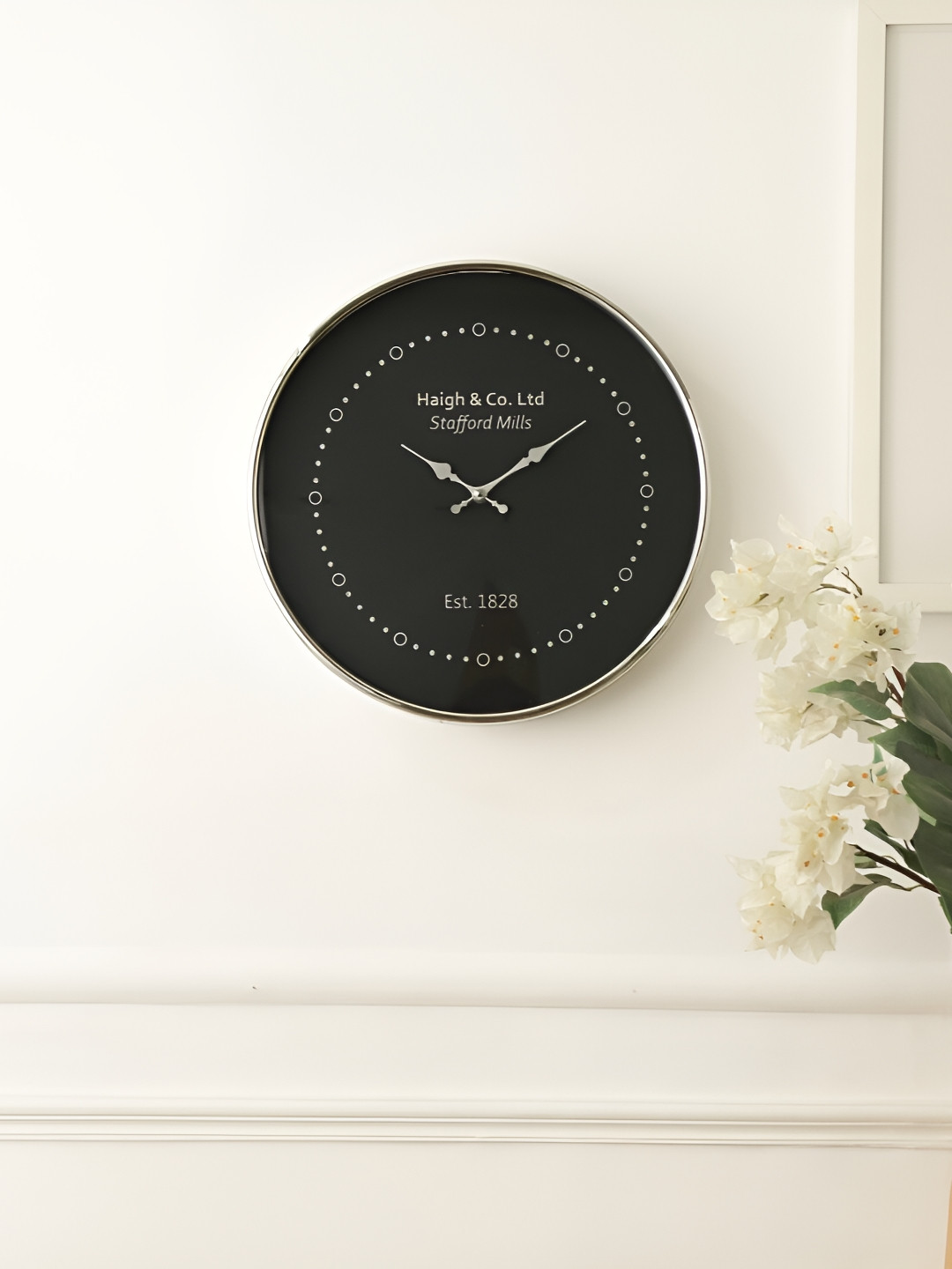 Decor de Maison Eclipse Shine Metal Handcrafted Round Battery Analogue Wall Clock-38cm