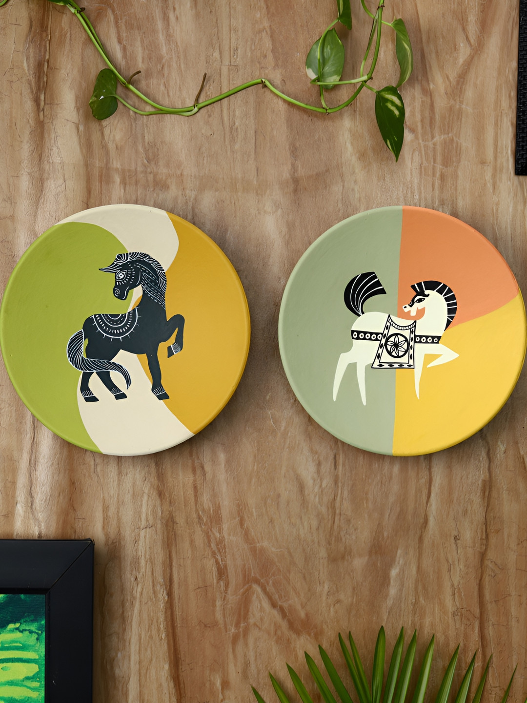 ARTYSTA BEAUTIFYING LIVES Clay Glossy Hanging Hall 2Pcs Wall Plates-9.4In