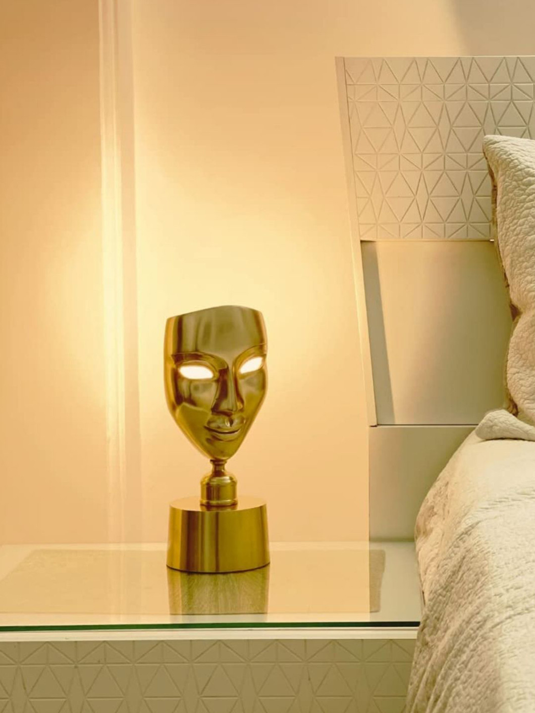 CasaGold Gold-Toned Mask Shaped Metal Table Lamp