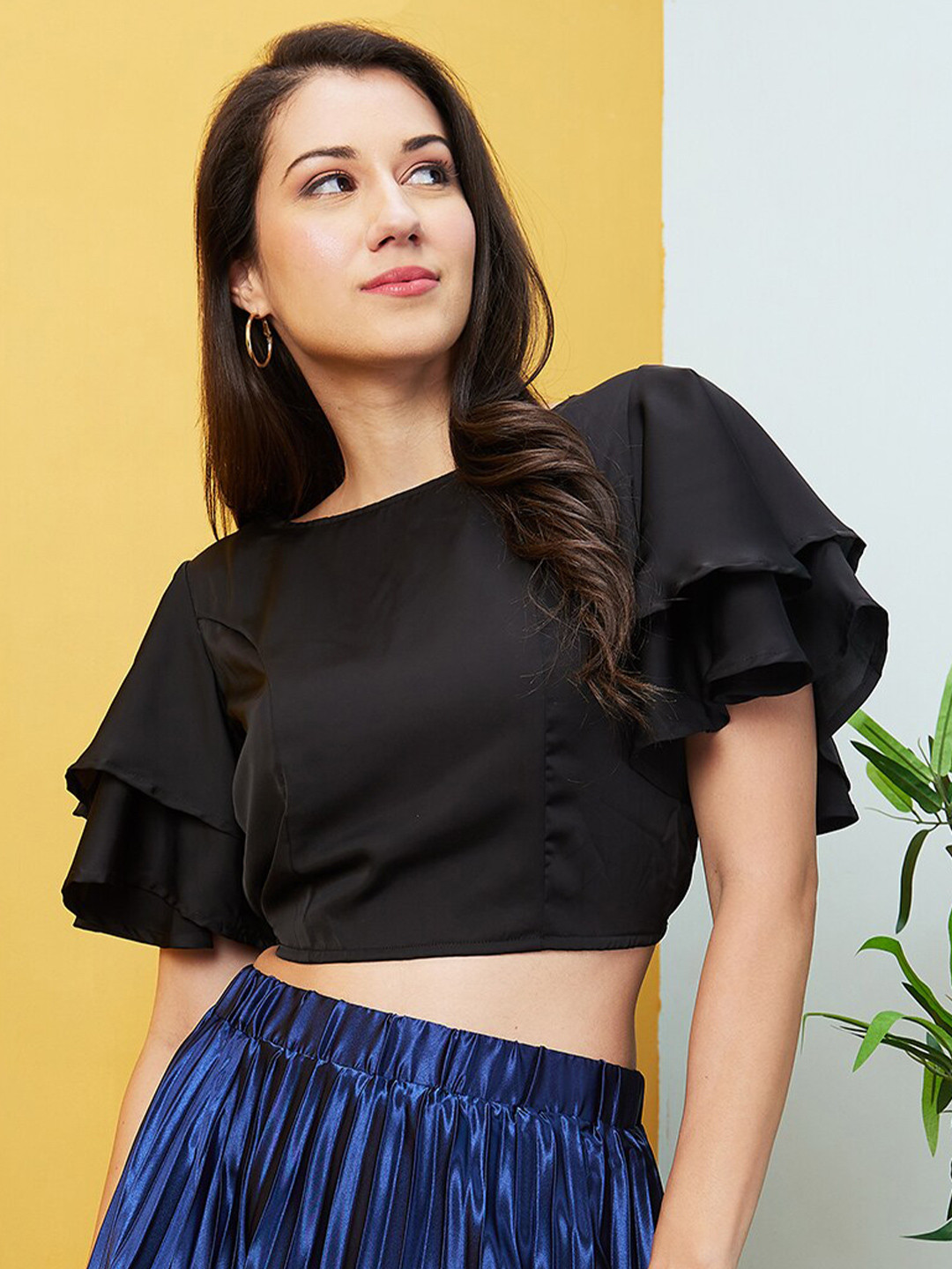 Globus Black Round Neck Flared Sleeves Crop Top