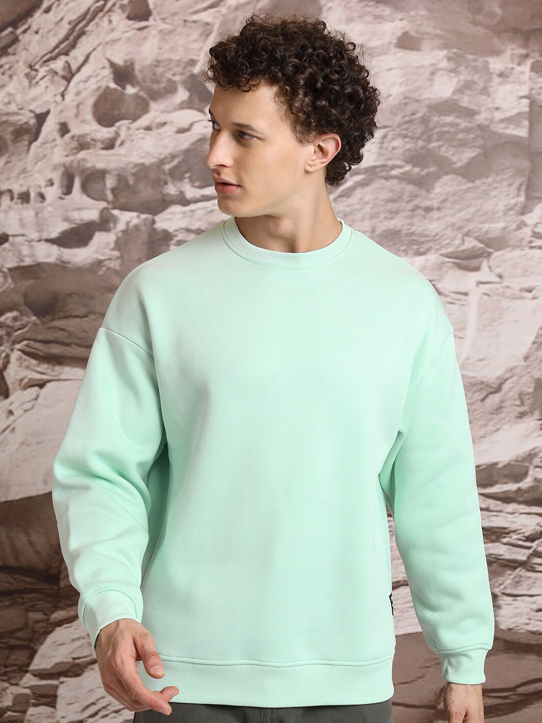 HIGHLANDER Oversized Drop Shoulder Sleeves Sweatshirt