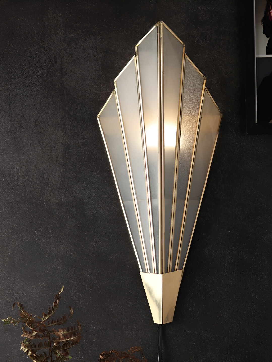 Decor de Maison Gold Toned Textured Contemporary Metal Wall Lamp