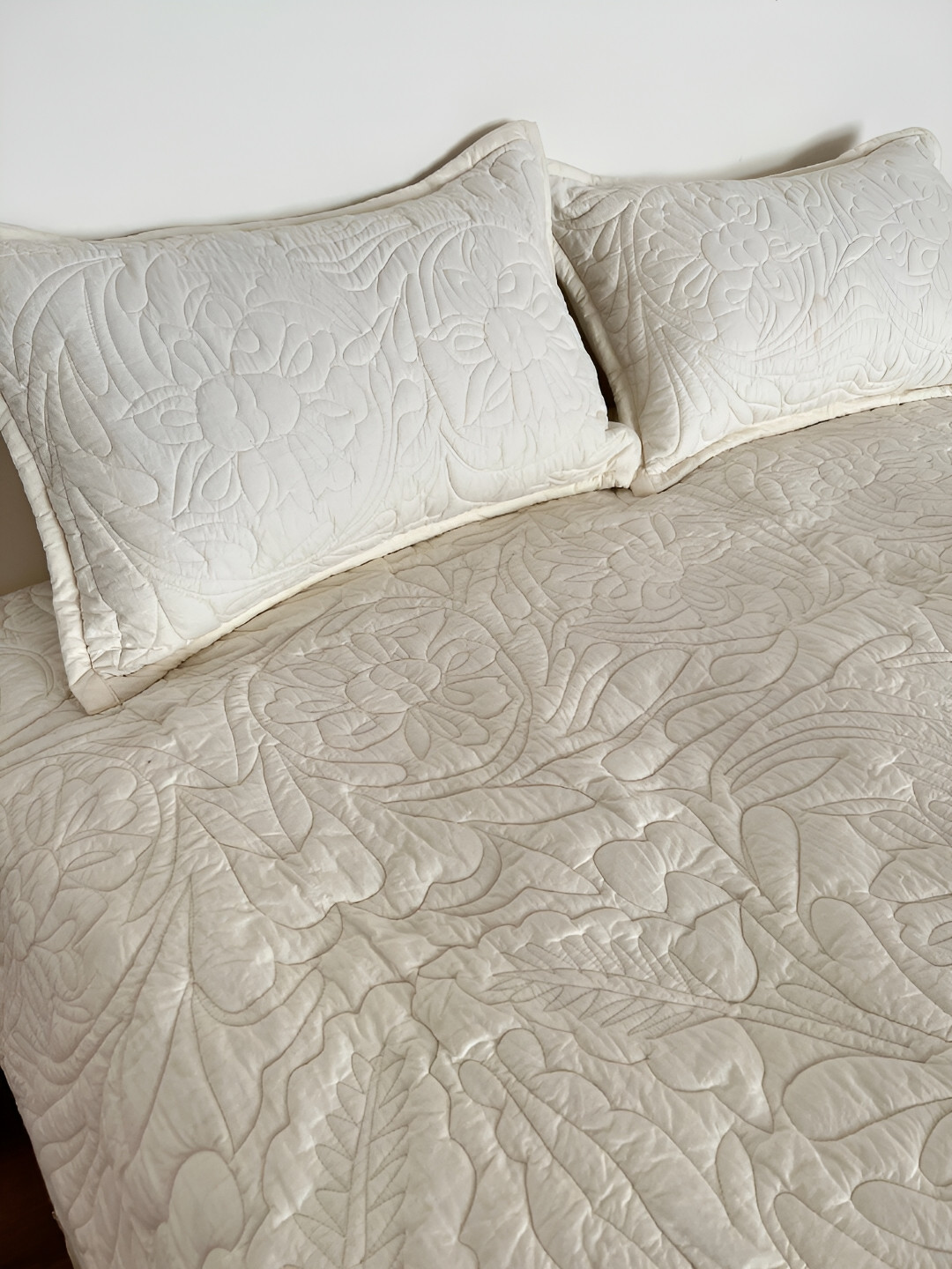 BELLEVEN Off White Self Designed Cotton Fine Double King Bedding Set