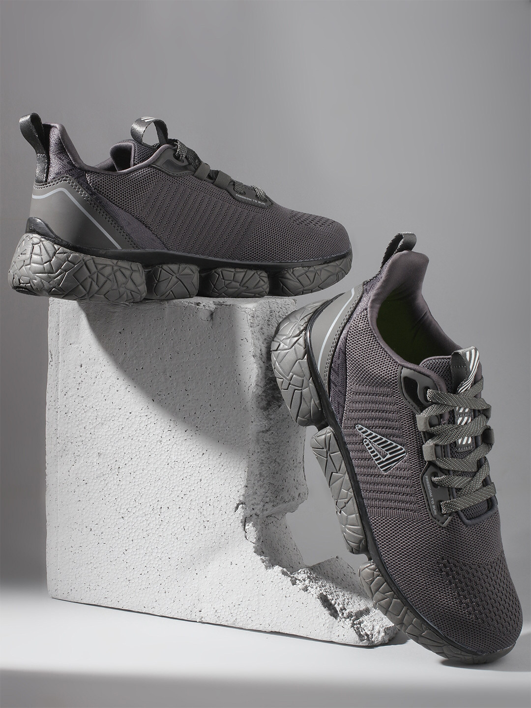 IMPAKTO Men Phoenix Textured Lace Up Running Shoes